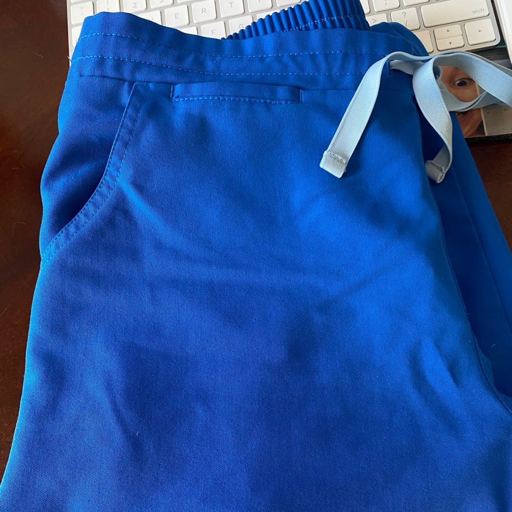 Figs Yola royal blue size small